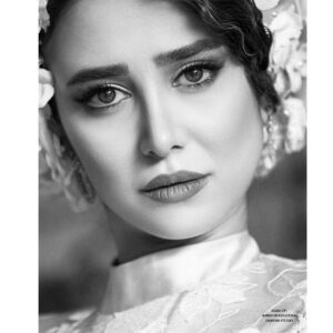 Elnaz Habibi Instagram - شايد از ميان تاريكى روزى بتابد🌫

#شايد#ايرانم