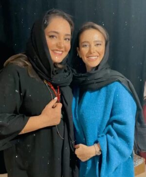 Elnaz Habibi Instagram - نرگس تو در زندگی من کتاابخانه ای...دوستت دارم❤️
❤️🎂
@nargesmohammadi_narges