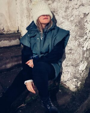 Elnaz Habibi Instagram - نمیخوام چشمام دنیارو ببینه👁
.
.