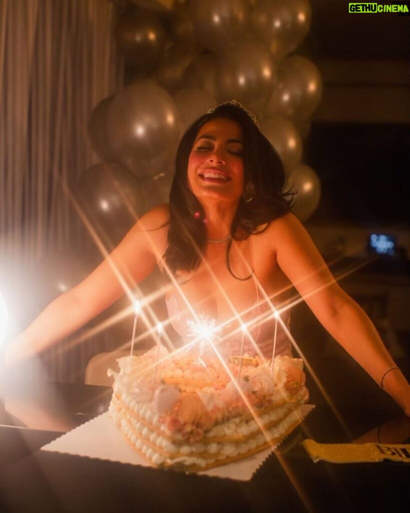 Emeraude Toubia Instagram - Thank you all for the birthday wishes! 🎂✨🥂 Another year around the sun calls for fun. And what better way than 24 hrs in Vegas! 🎲 Las Vegas, Nevada
