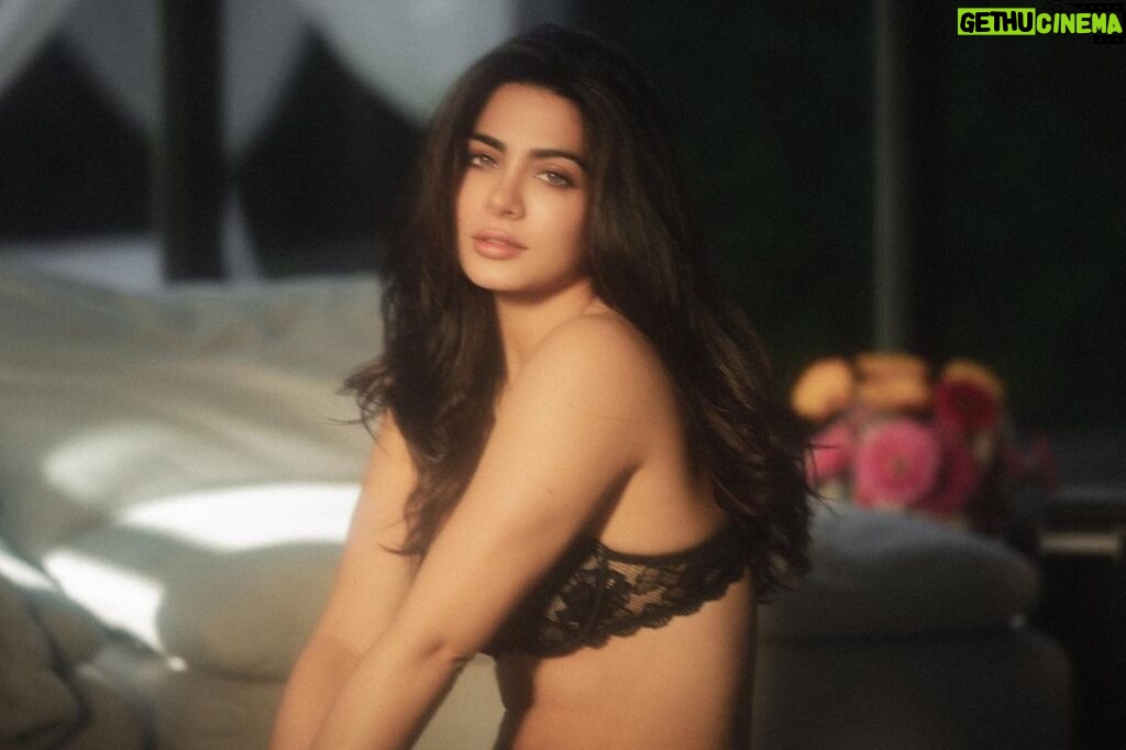 Emeraude Toubia Instagram - the sun rises in your eyes and sets on me…