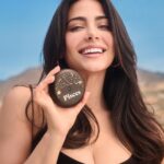 Emeraude Toubia Instagram - Loving the new astrology cases from @invisalign brand! Pisces are ‘arguably’ the best!!!, so… this water-sign girl is ready for her summer vacation. And with Invisalign aligners I can travel, with the coolest case, and the convenience of staying on track with my Invisalign treatments. Head to the link in my bio and see if treatment is right for you! #InvisalignPartner #Invisalign #SmileSquad