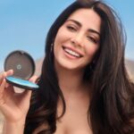 Emeraude Toubia Instagram - Loving the new astrology cases from @invisalign brand! Pisces are ‘arguably’ the best!!!, so… this water-sign girl is ready for her summer vacation. And with Invisalign aligners I can travel, with the coolest case, and the convenience of staying on track with my Invisalign treatments. Head to the link in my bio and see if treatment is right for you! #InvisalignPartner #Invisalign #SmileSquad