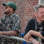 Emicida Instagram - Após 10 anos, voltamos aos Estados Unidos. Tocamos domingo no central park, no famoso Summerstage, dentro da programação do Infinito festival ( aliás, assisti Elis e Tom no festival e PQP apenas assistam se tiverem a oportunidade) Foi uma tarde maravilhosa e para uma platéia também maravilhosa. Em 2011, gravamos aqui nosso Ep, doozicabraba e a revolução silenciosa, poder voltar a cidade, após tantos anos e fazer um concerto como esse é a realização de um sonho. Com passinhos de formiga, mas sempre sólidos, vamos pelo mundo partilhando o que temos de melhor! Obrigado time, obrigado @lab_fantasma obrigado a vocês que nos acompanham. A tour Amar Elo, continua na américa do norte, hoje estamos em los Angeles no @jazzisdead vamos!!❤️🌿 Fotos: @orelhafotos Acervo: @lab_fantasma New York, New York