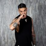 Emis Killa Instagram - Il forum è ufficialmente sold out. Prima ancora di uscire col disco. Ho deciso che non aprirò una seconda data perché la fiducia dei miei fan più intimi va premiata con l’esclusività. Grazie a chi ci sarà. Questa settimana “EFFETTO NOTTE” sarà vostro. Inizia il countdown. Ps: nel carosello trovate anche le date e i luoghi degli unici instore che farò. Sto arrivando for real. 🇮🇹