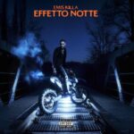 Emis Killa Instagram - Per mesi mi avete fatto la stessa domanda insistentemente. Ci avete sperato, lo avete immaginato, disegnandolo a vostro piacimento nella vostra mente e alla fine è arrivato. “EFFETTO NOTTE”, l’album più importante della mia carriera. Fuori ovunque il 19 maggio.