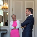 Emmanuel Macron Instagram - Madame la Première ministre, chère Élisabeth Borne, votre travail au service de notre Nation a été chaque jour exemplaire. Vous avez mis en œuvre notre projet avec le courage, l’engagement et la détermination des femmes d’État. De tout cœur, merci.