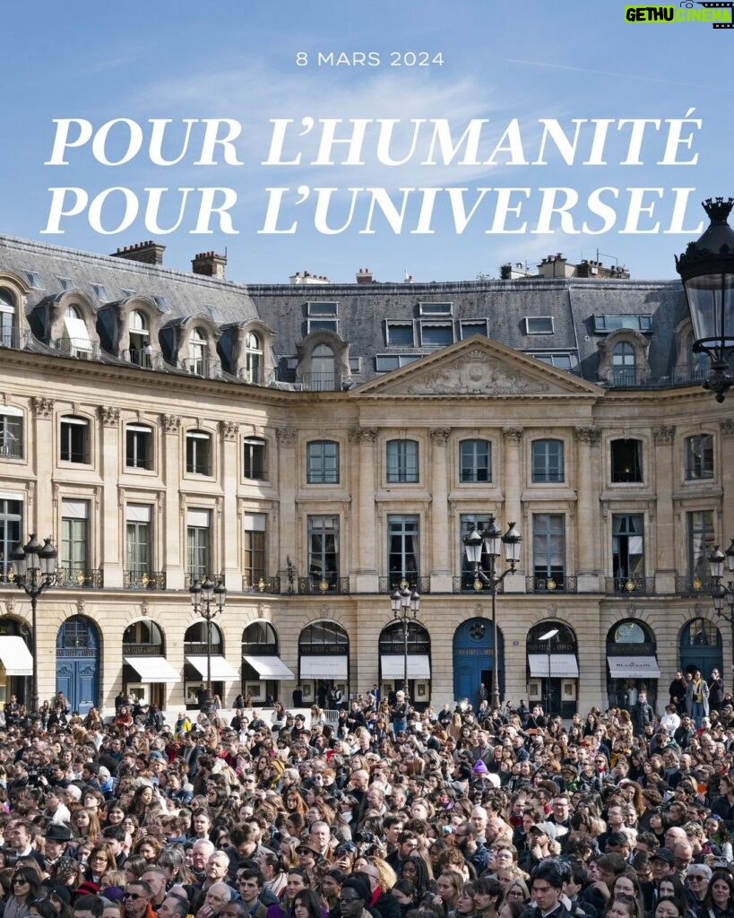 Emmanuel Macron Instagram - Est Français celui qui se montre toujours intranquille tant que la promesse d’égalité n’est pas tenue. Place Vendôme