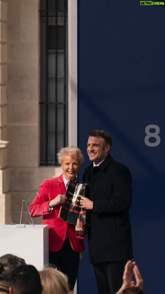 Emmanuel Macron Instagram - Le progrès des droits des femmes est le progrès des droits de l’Homme. Place Vendôme