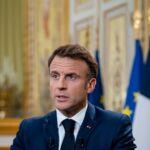 Emmanuel Macron Instagram - Restons unis. Ne cédons rien face à toute forme de haine.