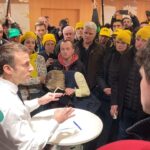 Emmanuel Macron Instagram – Échange avec les syndicats agricoles. La suite en direct sur Twitter (lien en bio).