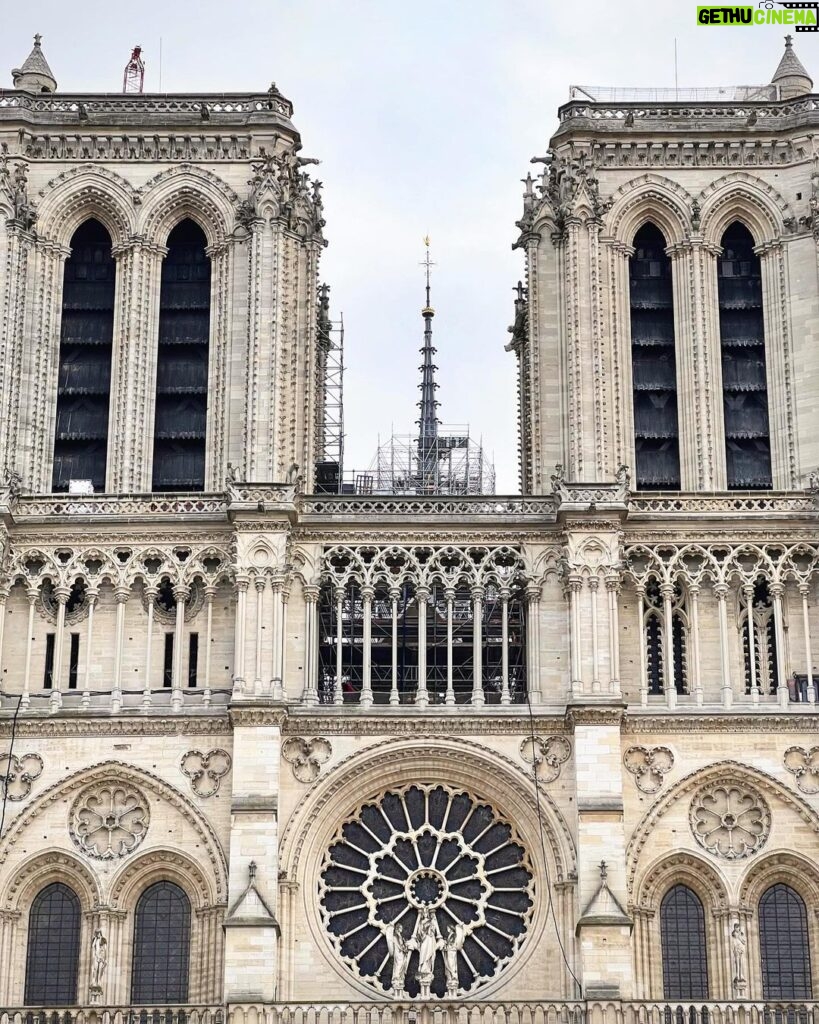 Emmanuel Macron Instagram - Elle se dessine à nouveau dans le ciel ! Fierté française.