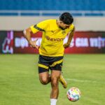 Emre Can Instagram - Asia Tour 2022 - that's a wrap! Thank you for the great hospitality 🙏⚫️🟡 #weCan Vietnam