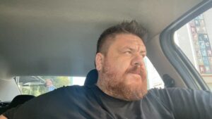 Emre Mutlu Instagram - Birisini beklerken konunun hep böyle seyretmesi...