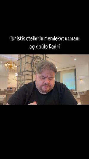 Emre Mutlu Instagram - Açık büfede memleket tesbitçisi açık büfe Kadri w/ @burakkaydinnnnn