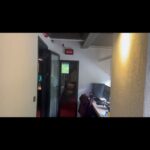 Emre Mutlu Instagram - Patronun daha önce geldiğini öğrenince neşesi kaçıp g*tü 3,5 atan müdür