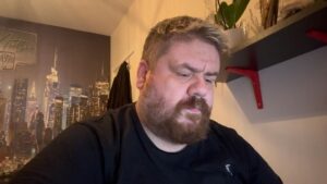 Emre Mutlu Instagram - Tanıdığa bedava format atmaya gönderilen o aşırı gergin bilgisayardan anlayan eleman