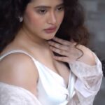 Ena Saha Instagram - In love with my aura. #enasaha #photooftheday #photoshoot #actress #white #dress #trending #statement #tollywood #tollywoodonline #outfitoftheday #actorslife #home #sunset #light #explorepage #explore #nationalpuppyday #t2puparazzi