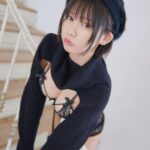 Enako Instagram - 新作写真集「ニットの季節」の写真です📷 12/31(日) コミックマーケット103 東7ホール a-20ab『えなこみゅ』でゲットできるよ🥳🥳