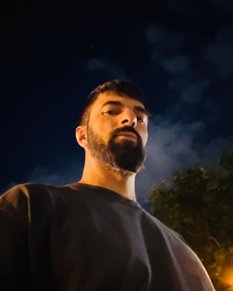 Engin Akyürek Instagram - 👀