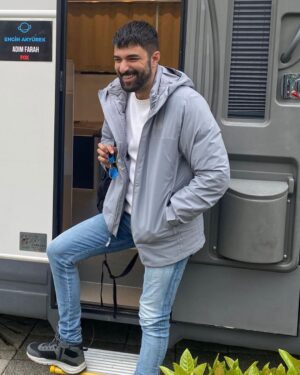 Engin Akyürek Instagram - 😉