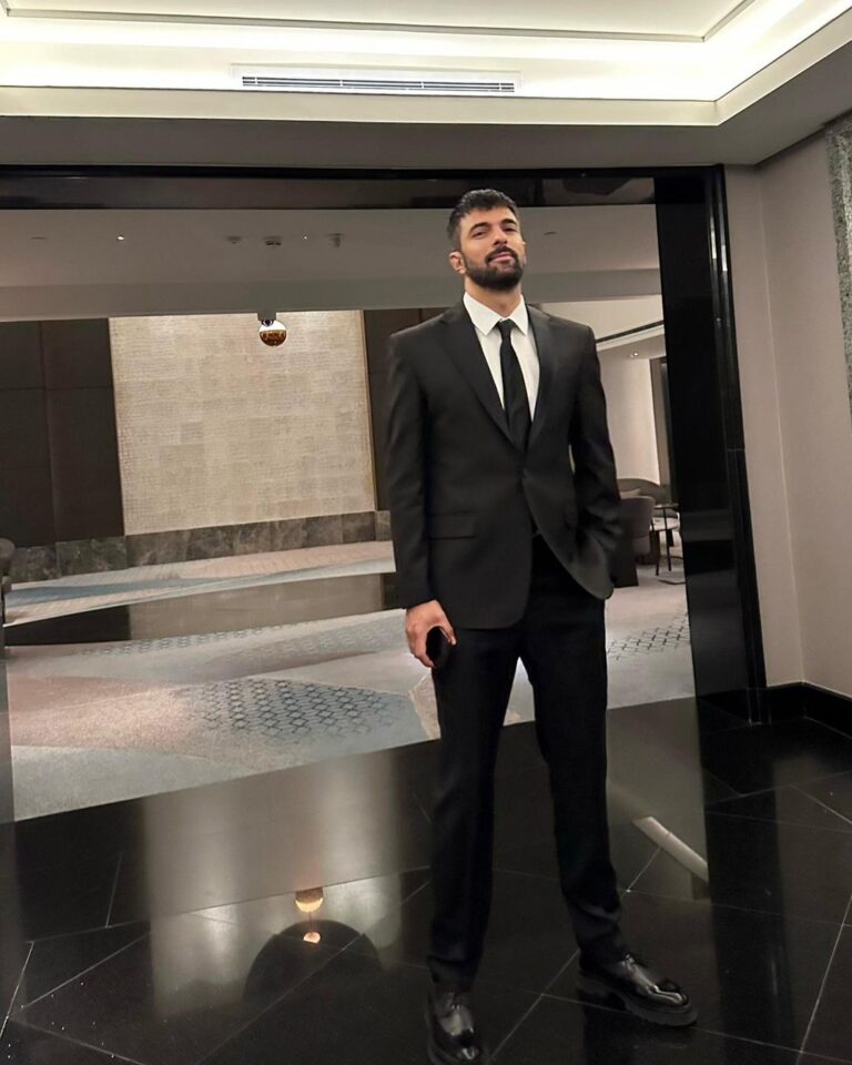 Engin Akyürek Instagram -