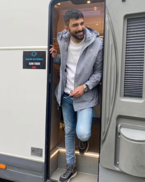 Engin Akyürek Instagram - 😉