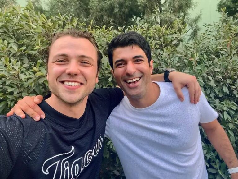 Engin Akyürek Instagram - PAYDOS 🙏🧿 Yolumuz açık olsun... @tolgasaritas_ @netflixturkiye #yolunaçikolsun
