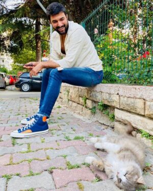 Engin Akyürek Instagram - Arkadaşlarla takılıyoruz🙃