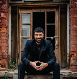 Engin Akyürek Instagram - 😉
