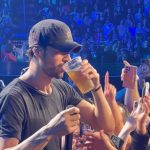 Enrique Iglesias Instagram - Thank you Raleigh 🍺🍺🍺❤️❤️❤️🤟🤟🤟🤟 PNC Arena