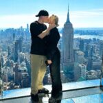 Enzo Knol Instagram - New York 🇺🇸❤️ Vlog update: Helaas door slechter internet dan thuis krijg ik het niet voor elkaar om de vlog online te zetten. Altijd een uitdaging in het buitenland. Toch houdt me dat natuurlijk niet tegen om te reizen dus bedankt voor jullie begrip! Ik probeer hem morgen om 16:00 online te zetten ✌🏼