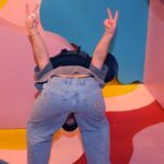 Enzo Knol Instagram - Ik vroeg vanochtend wat we konden doen in New York en color factory was een tip van 1 van jullie. Wat heb ik genoten met Myron 💖 Als jullie nog meer leuke plekjes weten? 👇🏼🇺🇸