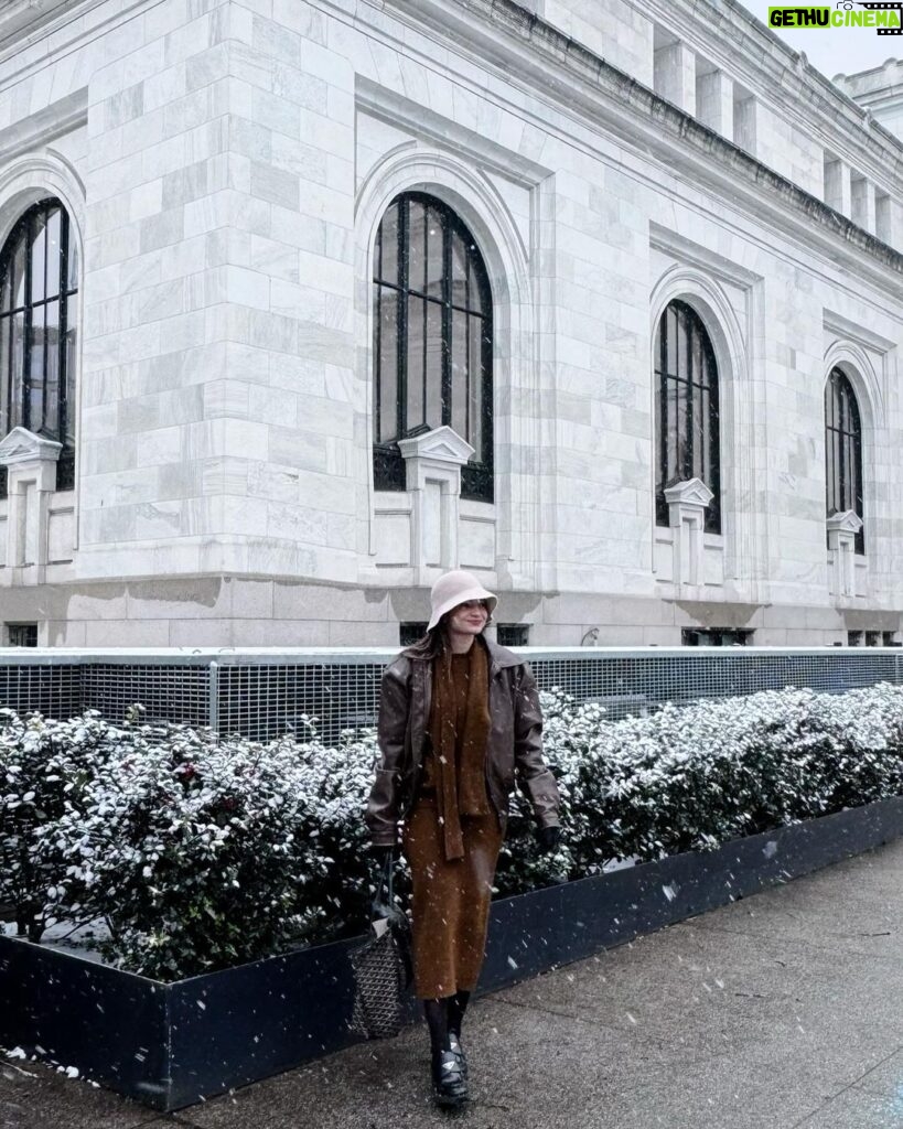 Enzy Storia Instagram - 🥶❄️ Washington D.C.