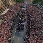 Eric García Instagram - Un dia inoblidable celebrant amb els culers per la ciutat de Barcelona. Visca el Barça!💙❤️