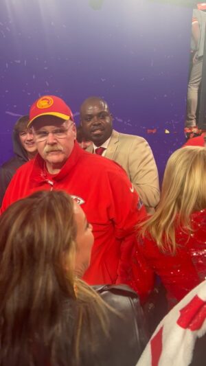 Eric Stonestreet Instagram - Can’t believe I’ve had 3 of these hugs from Big Red. Never in my wildest dreams. #superbowl @chiefs