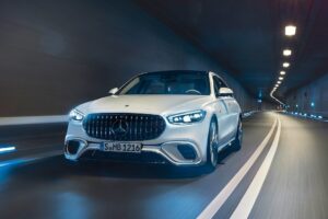 Erik Kituashvili Instagram - Новая Эска. S63AMG
791 сил. Мотор старый как и во всех сегодняшних 63-х
4 литра битурбо+электро синхронный мотор 188 сил
На круг 791 сила и 1088 момента! 0-100. 3.2 сек
BMW пока ответить на такое просто не чем. Прайс думаю при сегодняшних реалиях будет 35-45 мил руб. Ехать должна очень крепко….