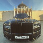 Erik Kituashvili Instagram - Обул Коляна в новые диски от @power_wheels 23-й размер. Очень нравится поведение тачки. Резина ханкук сама по себе 💩 Но другой нету в этом размере вообще. Скоро будет грязь, метель, снег, и много депрессивной погоды, буду себя хоть тапками радовать.