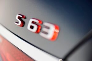 Erik Kituashvili Instagram - Новая Эска. S63AMG
791 сил. Мотор старый как и во всех сегодняшних 63-х
4 литра битурбо+электро синхронный мотор 188 сил
На круг 791 сила и 1088 момента! 0-100. 3.2 сек
BMW пока ответить на такое просто не чем. Прайс думаю при сегодняшних реалиях будет 35-45 мил руб. Ехать должна очень крепко….