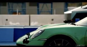 Erik Kituashvili Instagram - Новая Тесла КиберТрак обгоняет Порш 911, при этом буксируя на себе ещё один Порш 911, более лютого технического унижения я не видел. 
Топовая версия 510км хода на полном заряде,
2.6 сек 0-60 миль/час Максимальная скорость 210 км/ч
845 сил(моторы) возможность буксировки 5 тон.
Тащите её в Москву, её ждёт Волоколамск😂😂😂
Кто первый притащит пишите, посмотрим на сколько он крут.