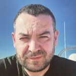 Erik Kituashvili Instagram - 19-го Поедем с Роем не Эмок😂 В самый дорогой курорт мира⚠️ говорят даже в Дубай дешевле😂 19-25 Сочи🤘