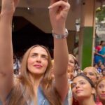Esha Deol Instagram - A morning full of girl power💥👊🏼 love 🫶🏼laughter 🤩 & lots of dancing 💃🏻as I celebrated children’s day & Diwali with 650 girls from Auxilium Convent High School along with the honourable education minister @kesarkar_deepak A big thank you to @Bhamlafoundation @saherbhamla for fulfilling my wish & making it a successful initiative . A very special thank you to @venkysuttarafoods & @hybec #Bhamlafoundation#Diwali #ChildrensDay #Celebrations #Girlpower #Dance #Venkys #Initiative #DhoomMachale #Trending #Viral #Gratitude♥️🧿