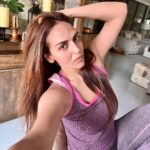 Esha Deol Instagram - Burn 🔥 burn 🔥 burn 🔥 those calories we gained last week with all the mithai 😜 #workout #workit #postdiwalidetox #fitness #eshasfavhomespot #fitnessmotivation #gratitude ♥️🧿