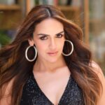 Esha Deol Instagram - 🦂🖤 EshaDeol X DabbooRatnani 📸 @dabbooratnani Assisted by @manishadratnani Outfit @rockystarofficial Location @one8.commune Makeup @ankitamanwanimakeupandhair Hair @fatima_dsouza Managed by @palsandpeersentertaintment Staff @shankarjadhav813 Assistant stylist @styledbynishhh PR @niluferq @hypenq_pr #Eshadeol #EdxDR #black #blacklove #bts #queen #photoshootbts #slay #behindthesceneswithesha #photoshoot
