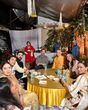 Esha Deol Instagram - Had a lovely gathering at home for our Ganpati Bappa ♥️ with friends & family with lots of modaks, chaat & fun filled conversations. 

Wearing @payalsinghal 
Styled by @kareenparwani 

@dreamgirlhemamalini #ganpatibappamorya #homesweethome #friends #family #eshadeol #gratitude ♥️🧿