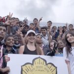 Esha Deol Instagram - This morning for the much needed Mithi river with Bhamla Foundation & thousands of youngsters we together made waves of change on National Cleanup Day! Let’s restore the beauty of our beaches together. 🌊🌴 #CleanUpWithBhamla #BeachCleanupDay #EshaDeol #MithiNadi #CleanaThon #SavingOurHome #SavePlanet #Reels #Reelitfeelit #mumbai #mithiriver #SpreadingAwarness #Gratitude ♥️🧿 @bhamlafoundation @earthpoetry_india to save OUR MITHI River ! @saherbhamla @shombi.sharp @narwekarrahulmla itsrahulshewale
