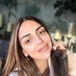 Esha Deol Instagram - Meanwhile as it’s pouring outside…. I’m missing the sunshine ☀️ Is anyone else too ? #mumbairains #monsoon #sunshine #selfie #photooftheday #instaphoto #eshadeol #eshasfavhomespot #gratitude ♥️🧿