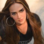 Esha Deol Instagram - “The most courageous thing she ever did was unapologetically follow her heart “ 🖤🤍♥️🤍🖤 EshaDeolXTinaDehal 📸Photographer - @tinadehal 💄HMU - @fatima_dsouza @ankitamanwanimakeupandhair 💃🏻Styled by - @imeshadeol ♥️Managed by -@palsandpeersentertainment 🕺🏼Staff - @shankarjadhav813 #esha #eshadeol #edt #eshadeolxtinadehal #photoshoot #photooftheday #black #dramatic #actorslife #blacklove #eyes #shoot #shootlife #blackandsilver #explore #explorepage #gratitude ♥️🧿