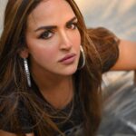 Esha Deol Instagram - “The most courageous thing she ever did was unapologetically follow her heart “ 🖤🤍♥️🤍🖤 EshaDeolXTinaDehal 📸Photographer - @tinadehal 💄HMU - @fatima_dsouza @ankitamanwanimakeupandhair 💃🏻Styled by - @imeshadeol ♥️Managed by -@palsandpeersentertainment 🕺🏼Staff - @shankarjadhav813 #esha #eshadeol #edt #eshadeolxtinadehal #photoshoot #photooftheday #black #dramatic #actorslife #blacklove #eyes #shoot #shootlife #blackandsilver #explore #explorepage #gratitude ♥️🧿