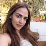 Esha Deol Instagram - Mother nature 💚 Living in a concrete jungle it’s so important to find your little peaceful space under the sky with plants surrounding you & grass grounding you ! #mothernature #naturelovers #grounding #wednesdaywisdom #myhappyplace #love #gratitude ♥️🧿